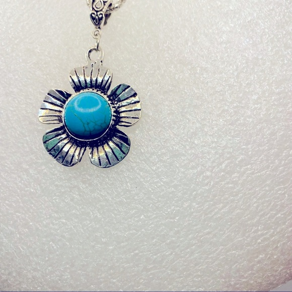 Necklace Turquoise colored Flower in Silver tone - Picture 8 of 12